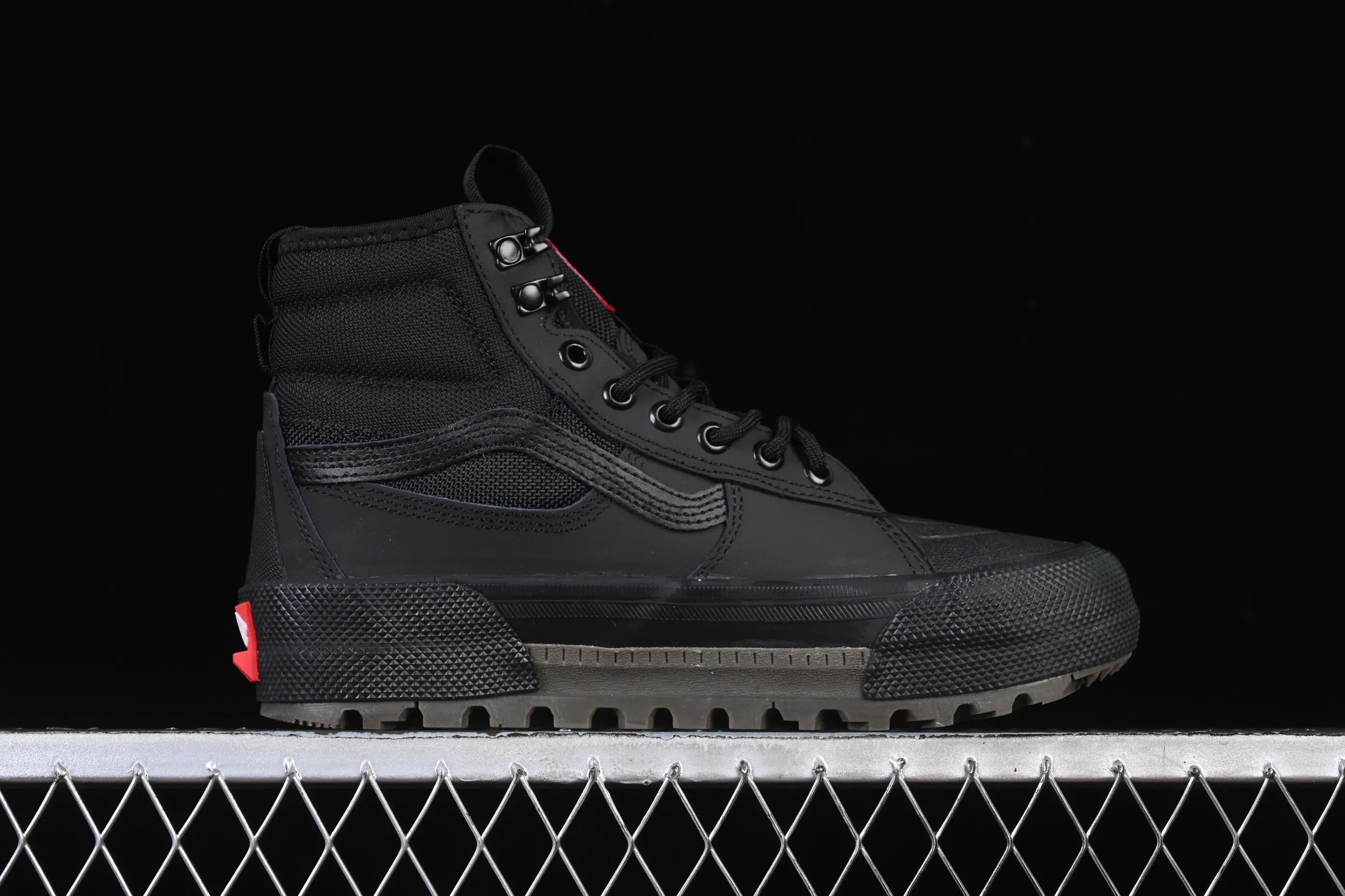 All categories Vans Vans series Vans Hi Vans high-top Vans Sk8-Hi Gore Te Outdoor adventure series round-toe lace-up high-top outdoor functional casual shoes VN0A5I1110J